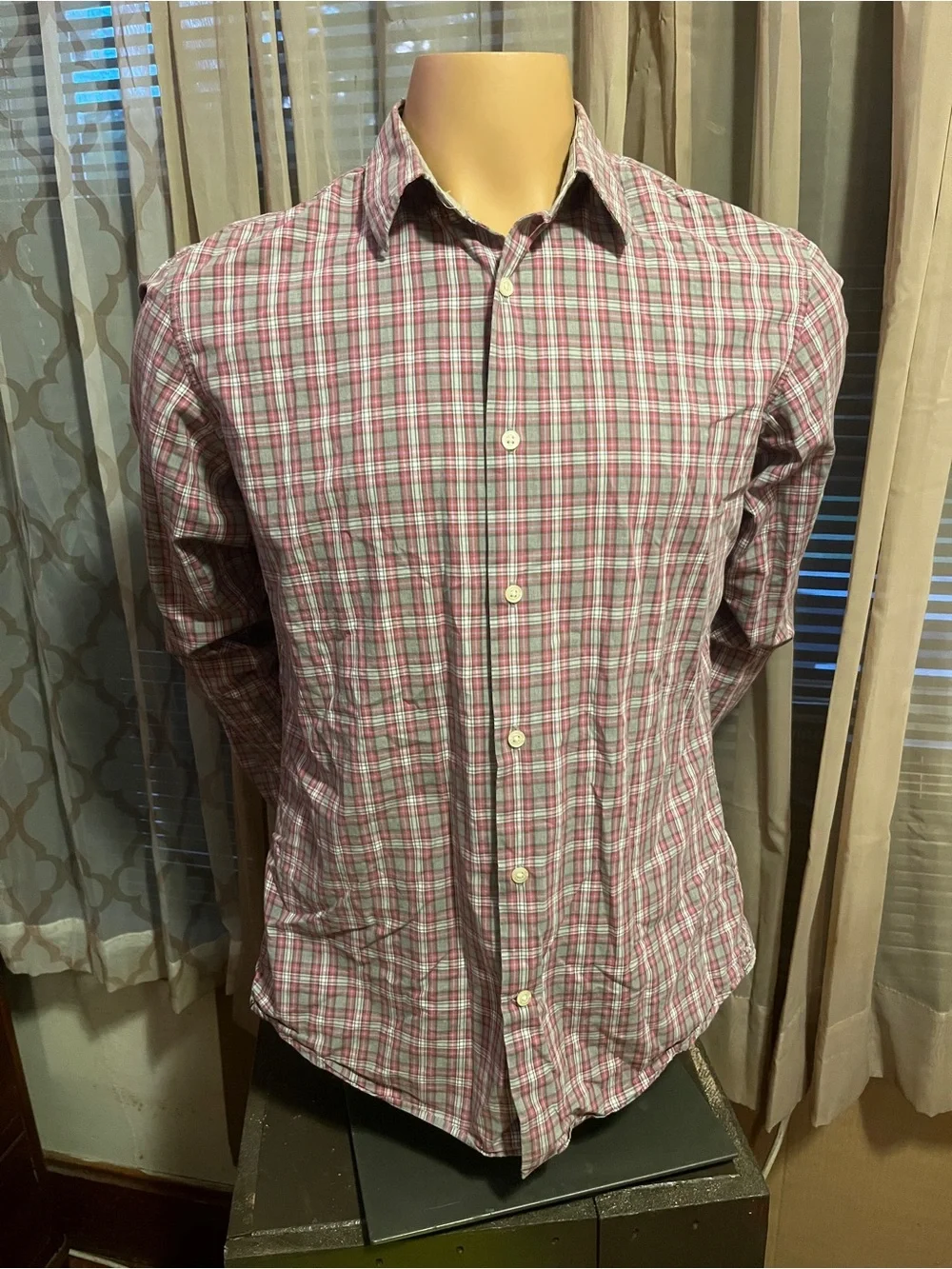 Banana Republic Men's Pink and White Plaid Button-Down Shirt